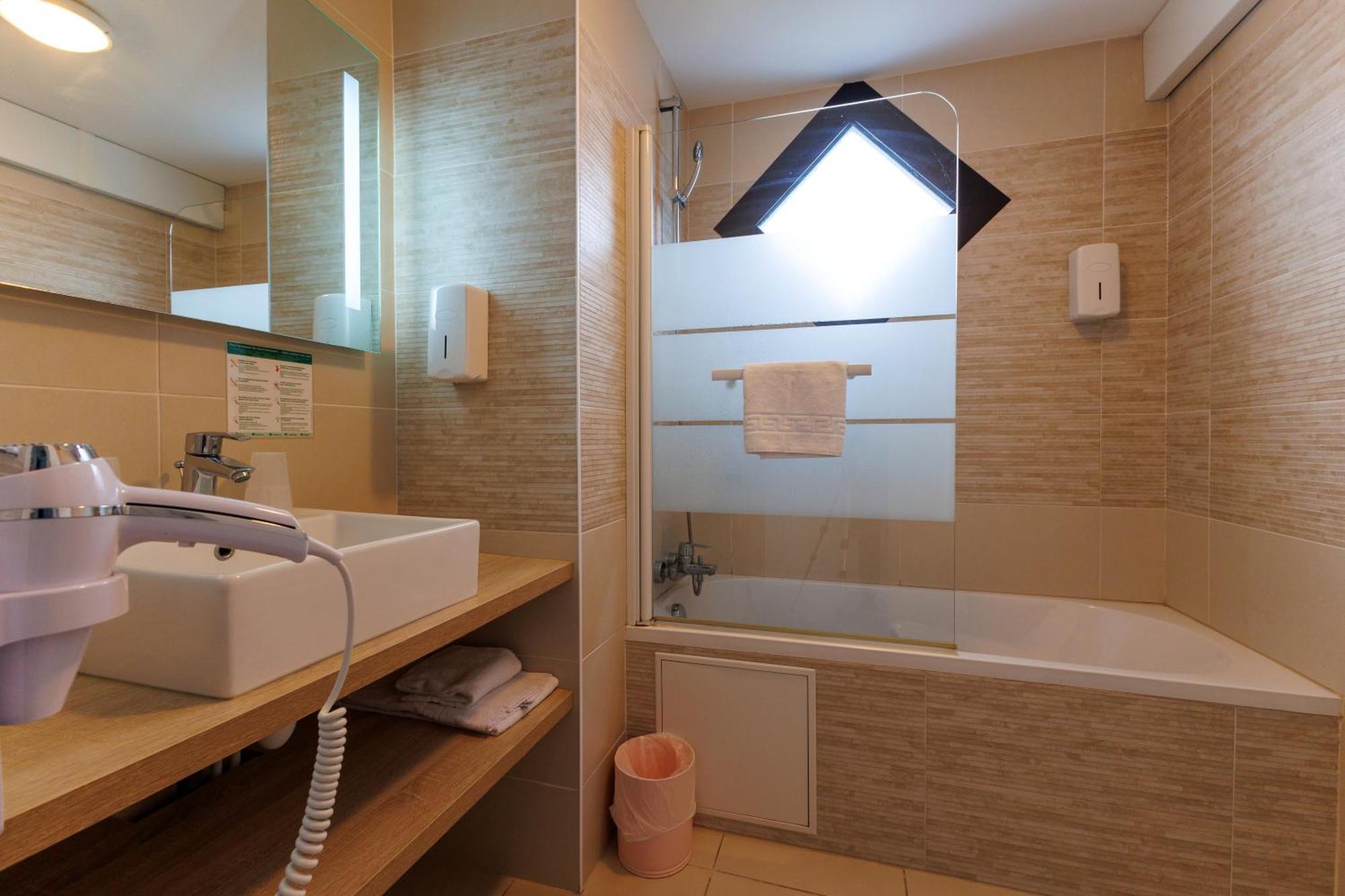 Logis Hotel Le Rochelois La Rochelle  Buitenkant foto