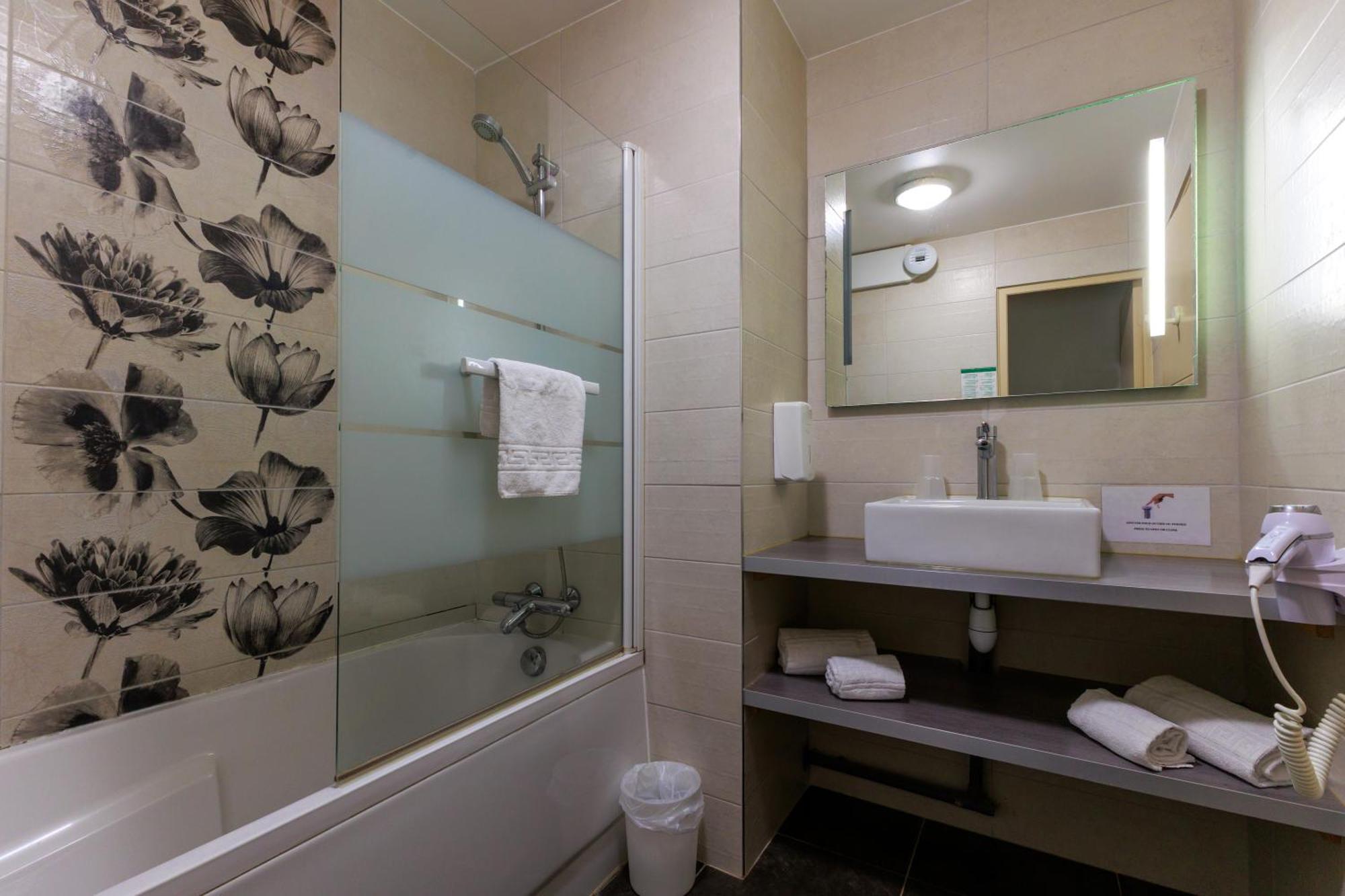 Logis Hotel Le Rochelois La Rochelle  Buitenkant foto