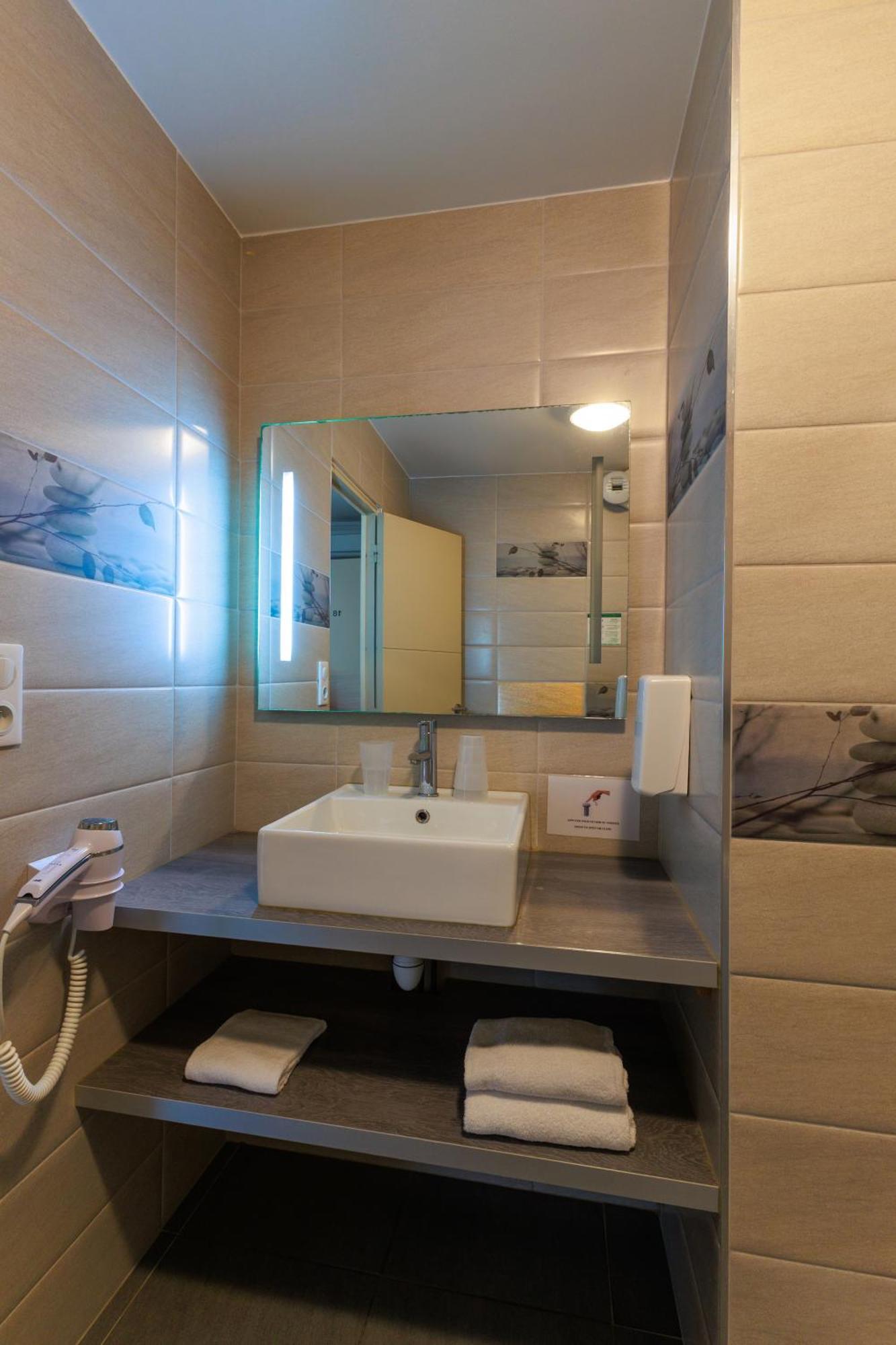 Logis Hotel Le Rochelois La Rochelle  Buitenkant foto
